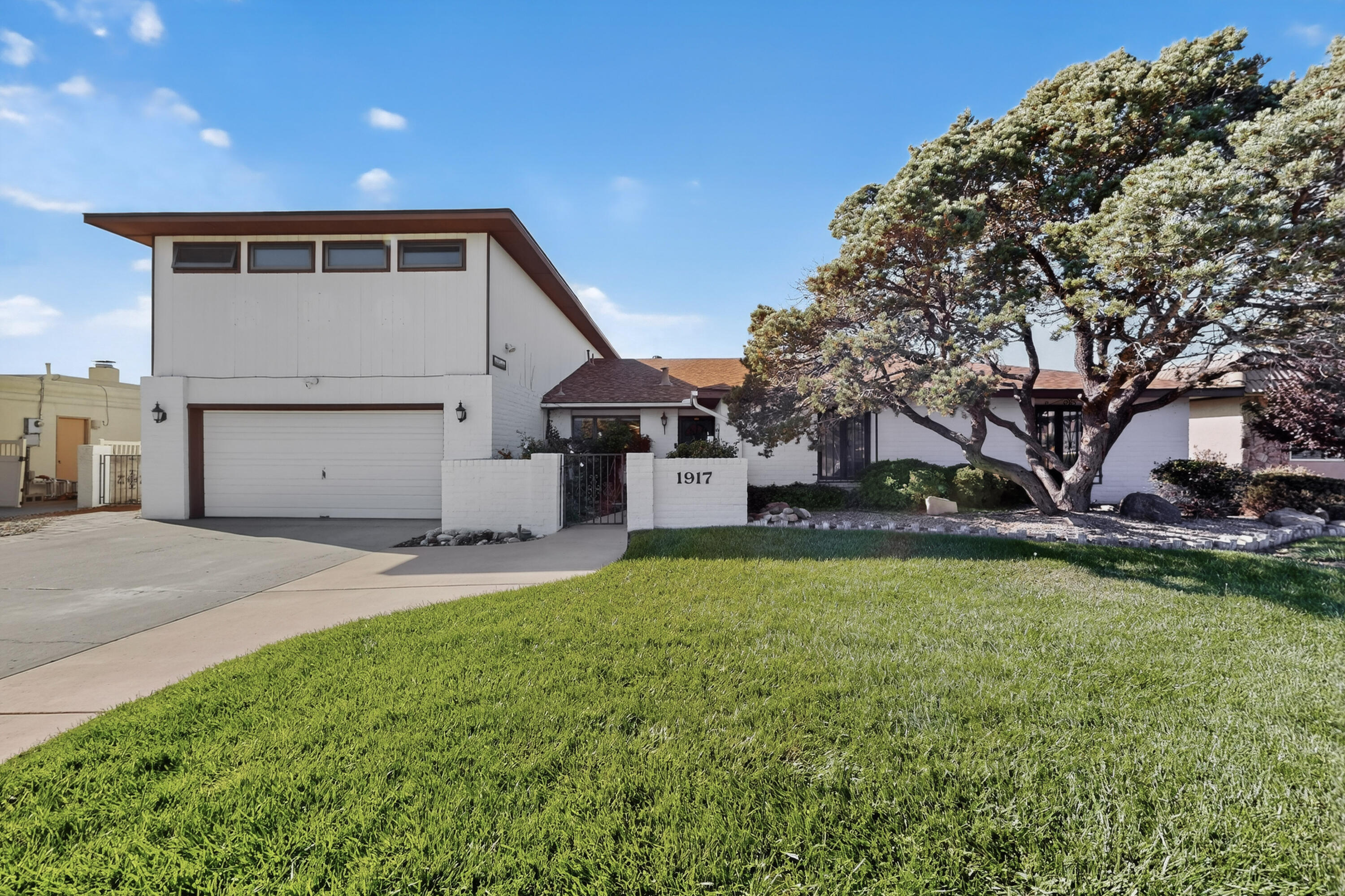 1917 MONTE LARGO Drive NE