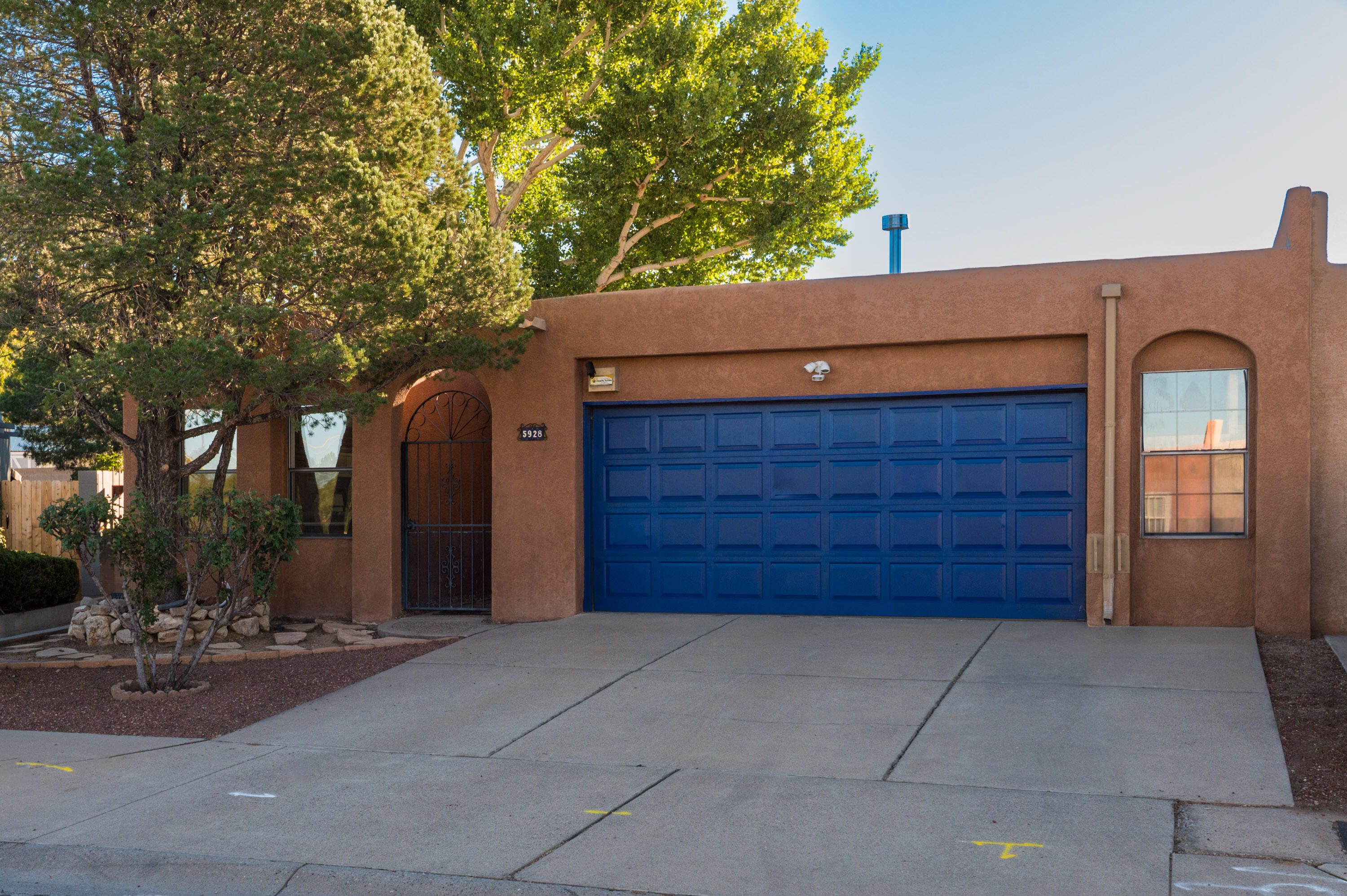 5928 KNOLLWOOD Drive NE