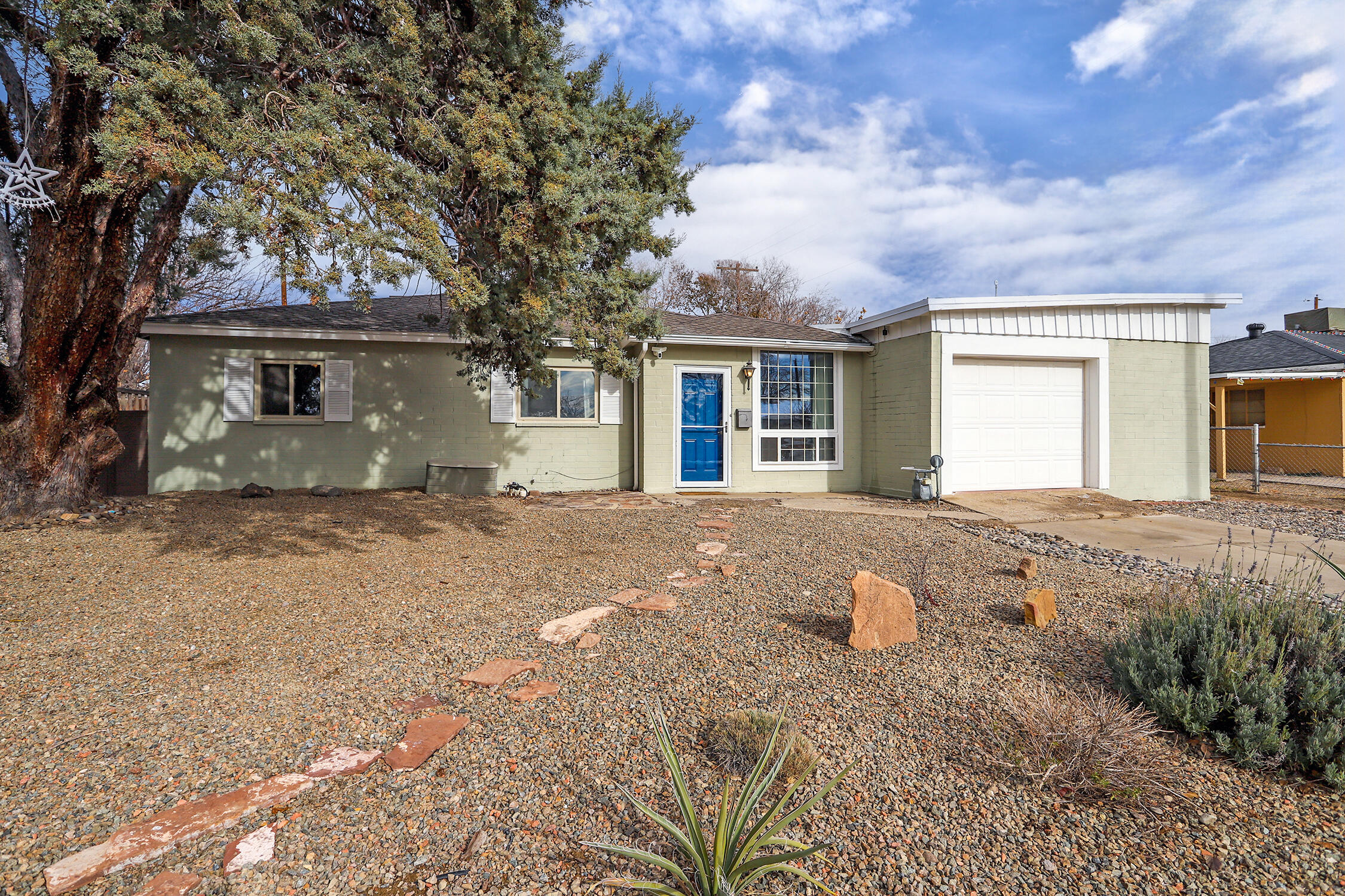 8807 Cordova Avenue NE