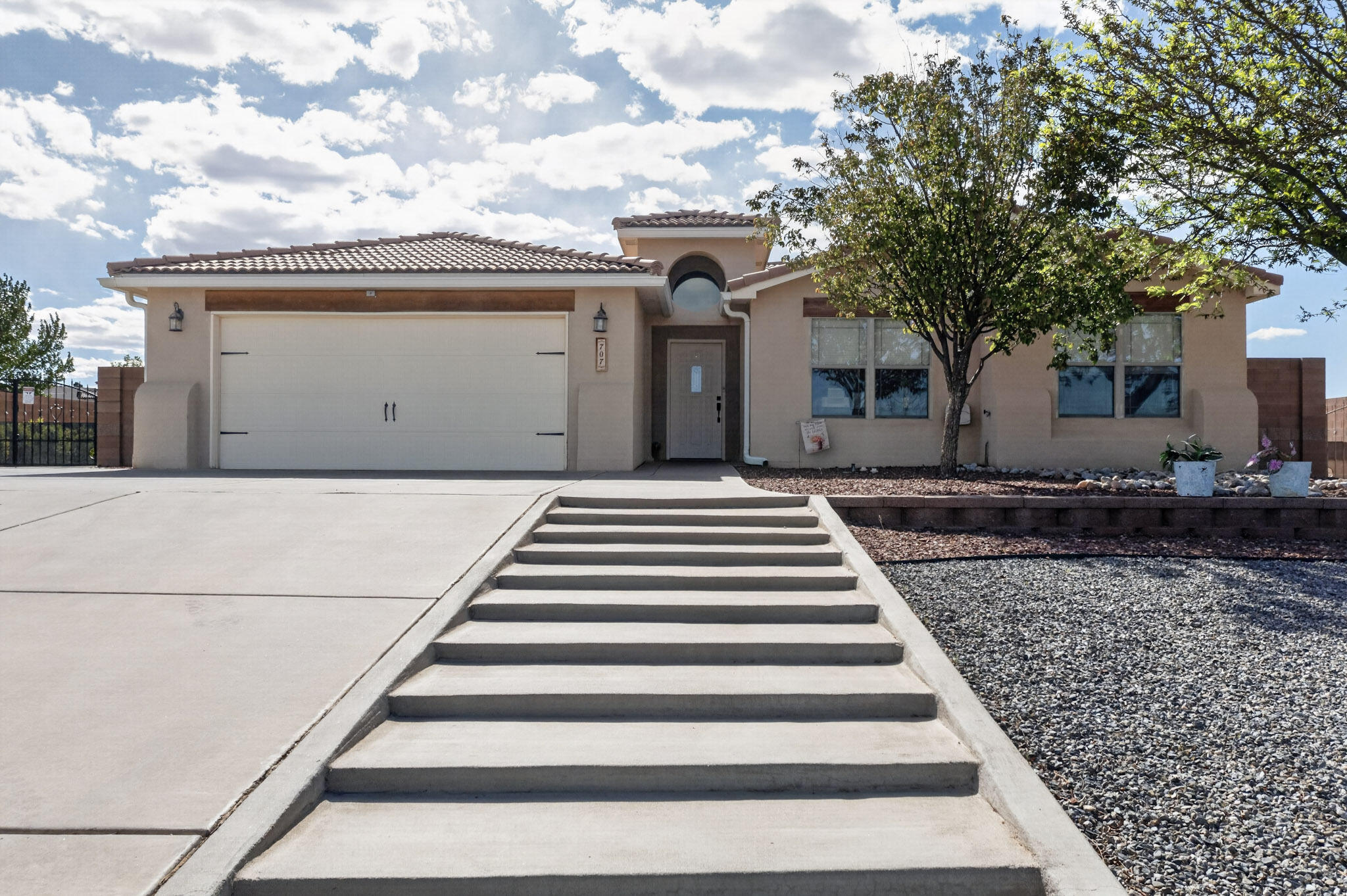707 Bulb Court NE