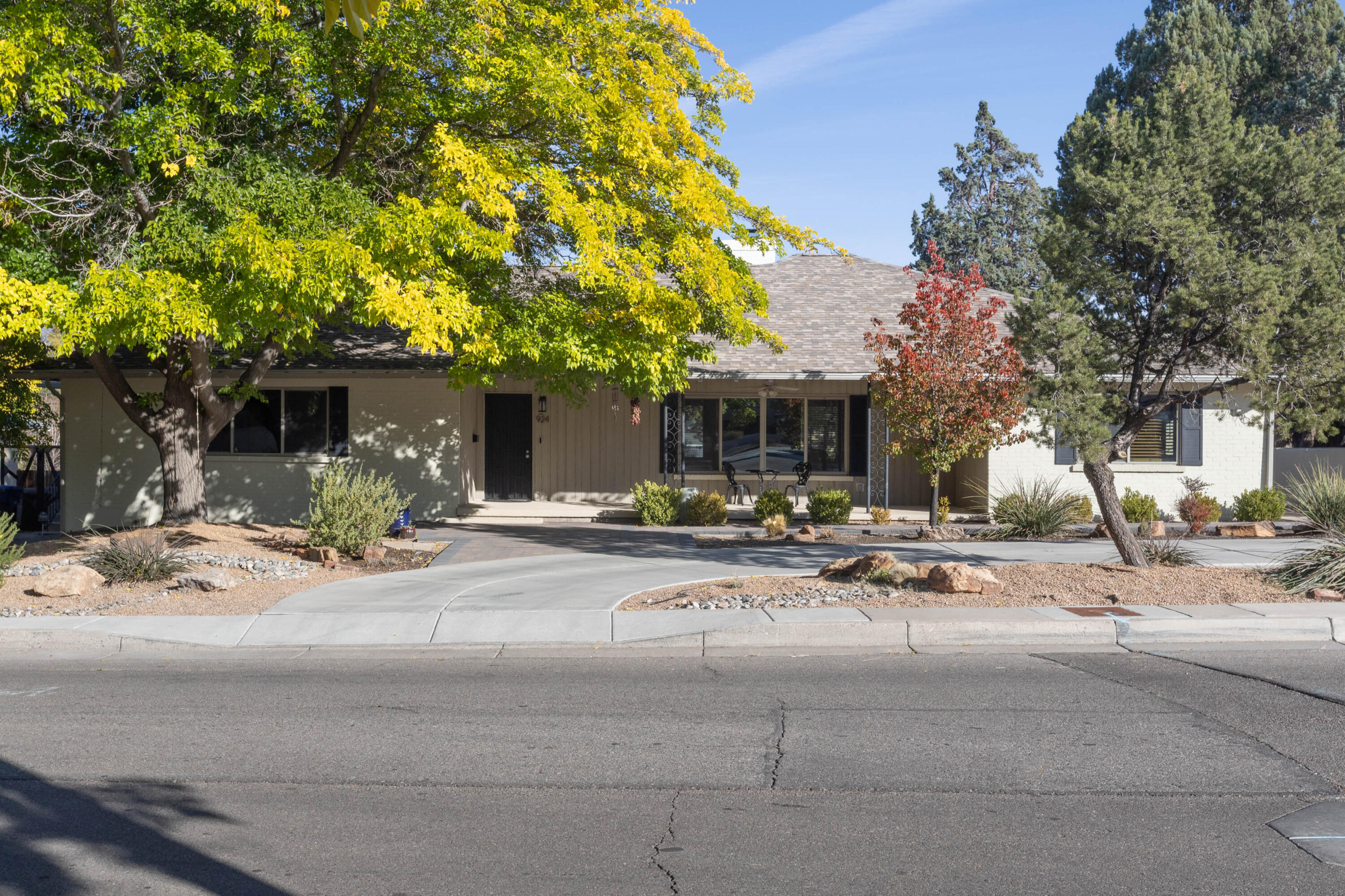 924 Valverde Drive SE