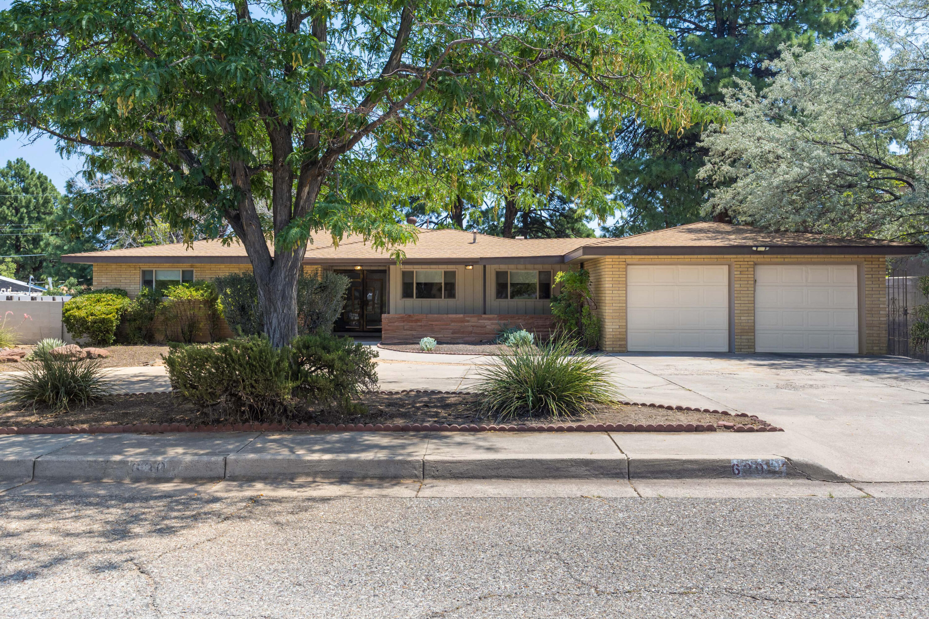 630 Sierra Drive SE