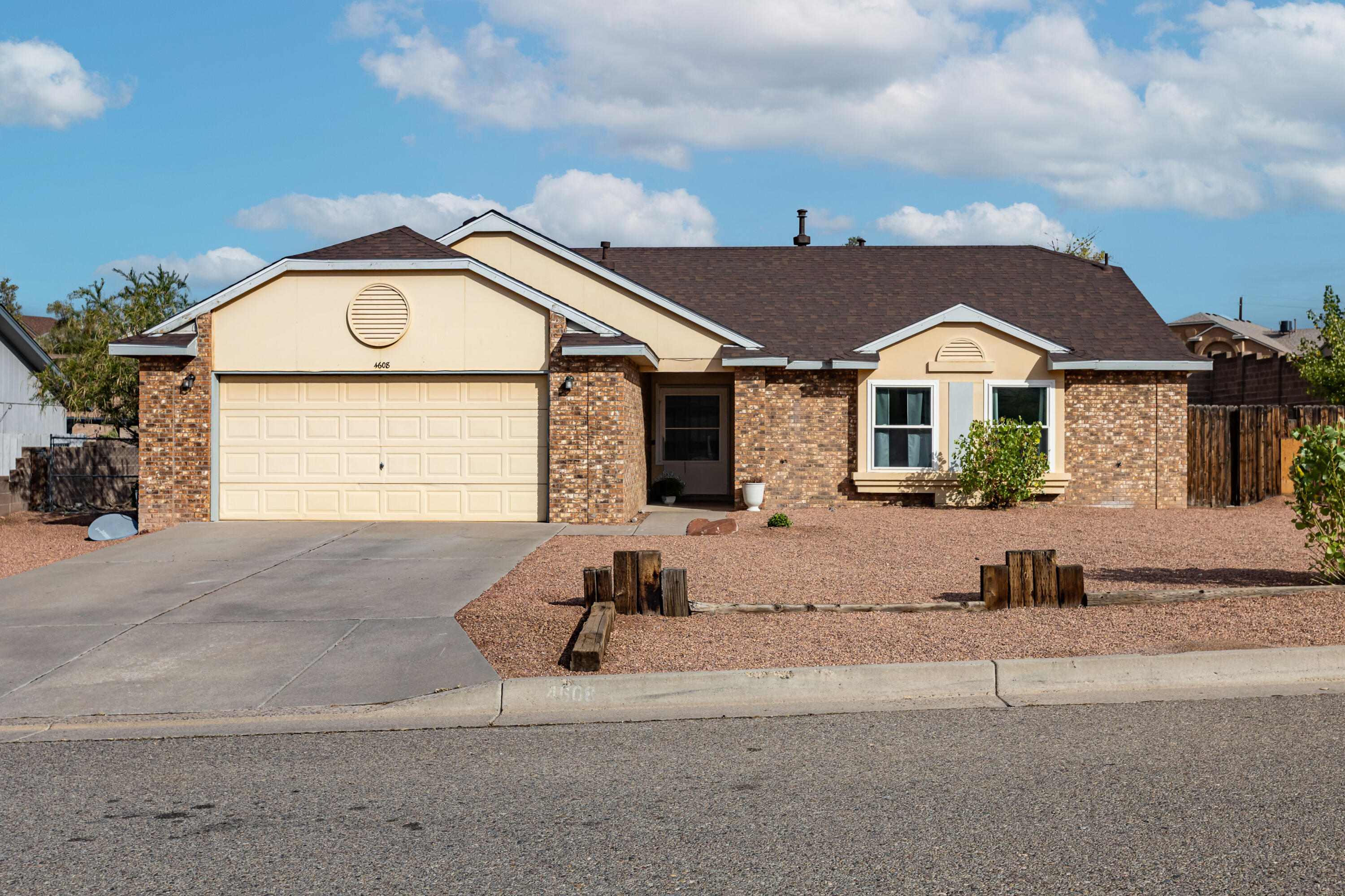 4608 Rockaway Loop NE