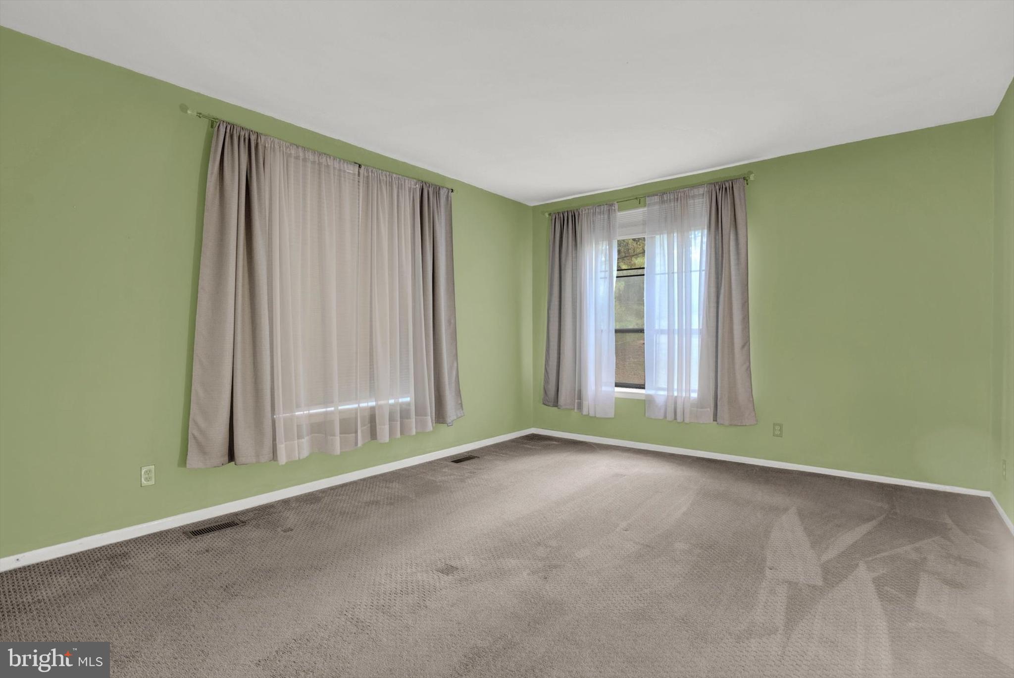 8 Fairway Road