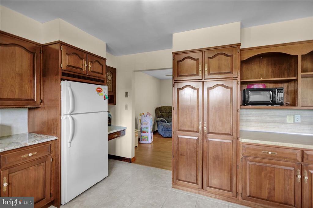 501 Edison Ct