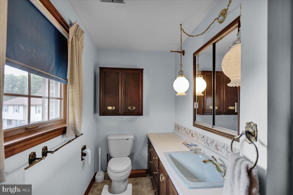 501 Edison Ct