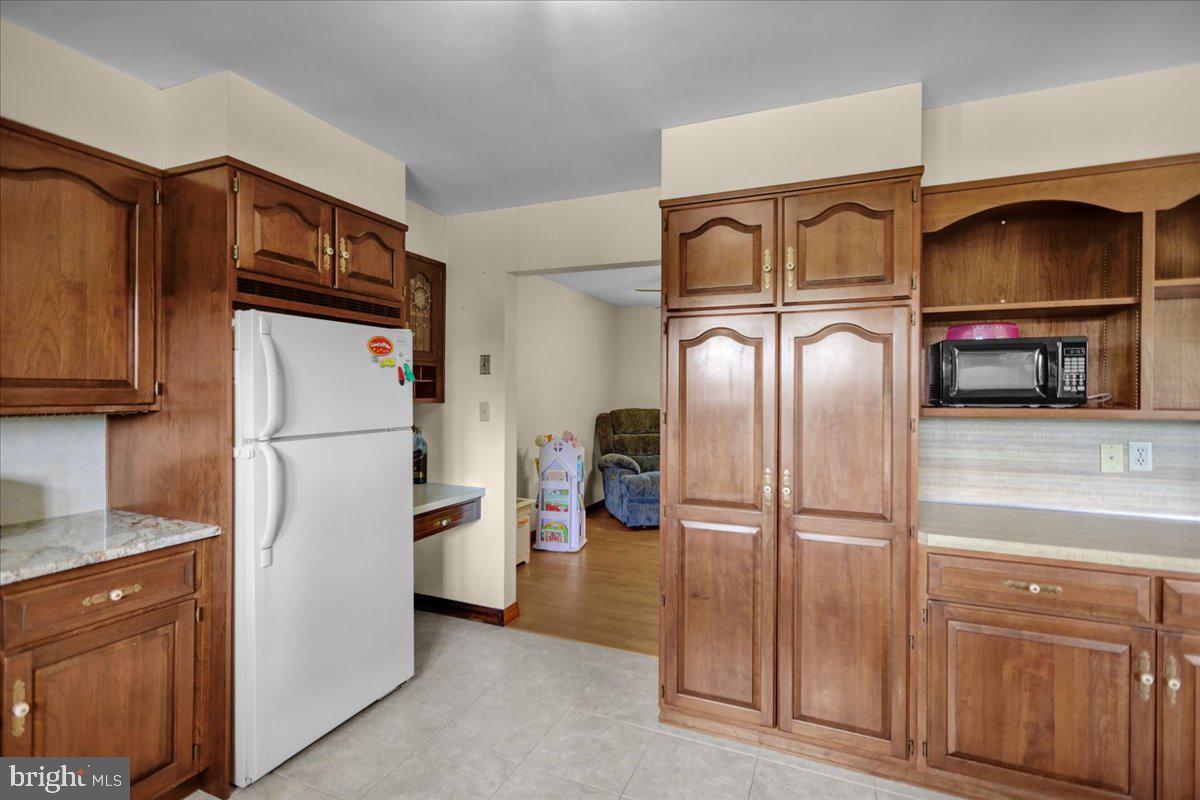 501 Edison Ct