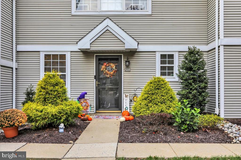 120 LAUREL COURT