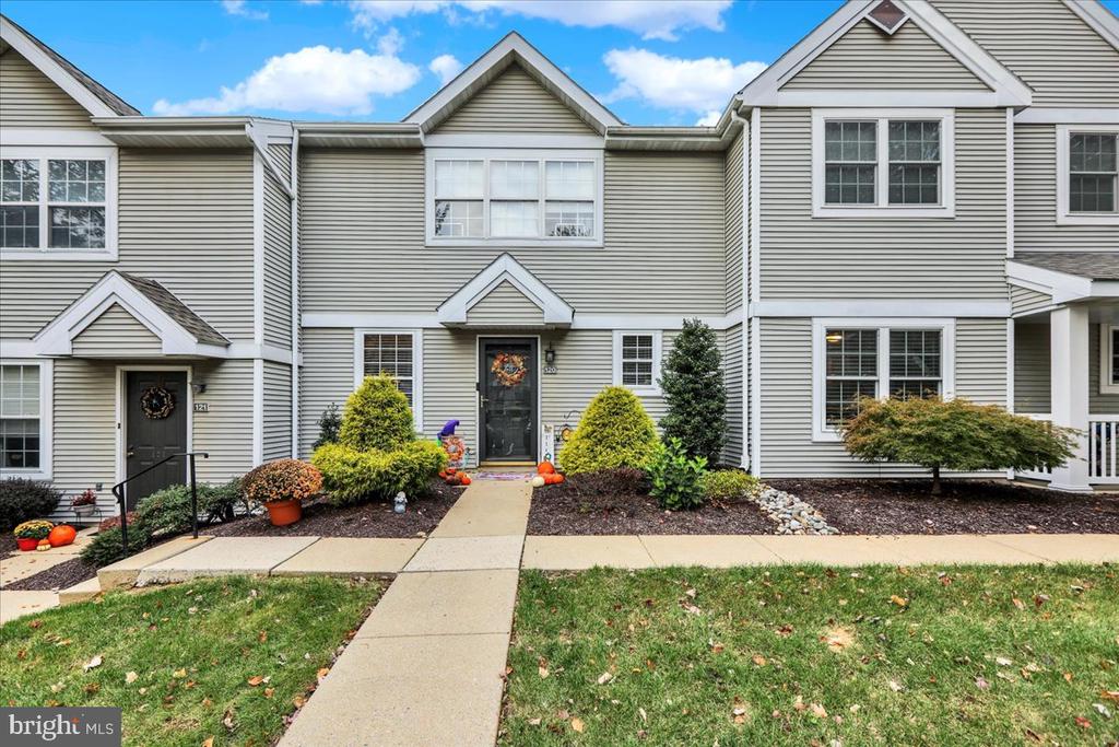 120 LAUREL COURT