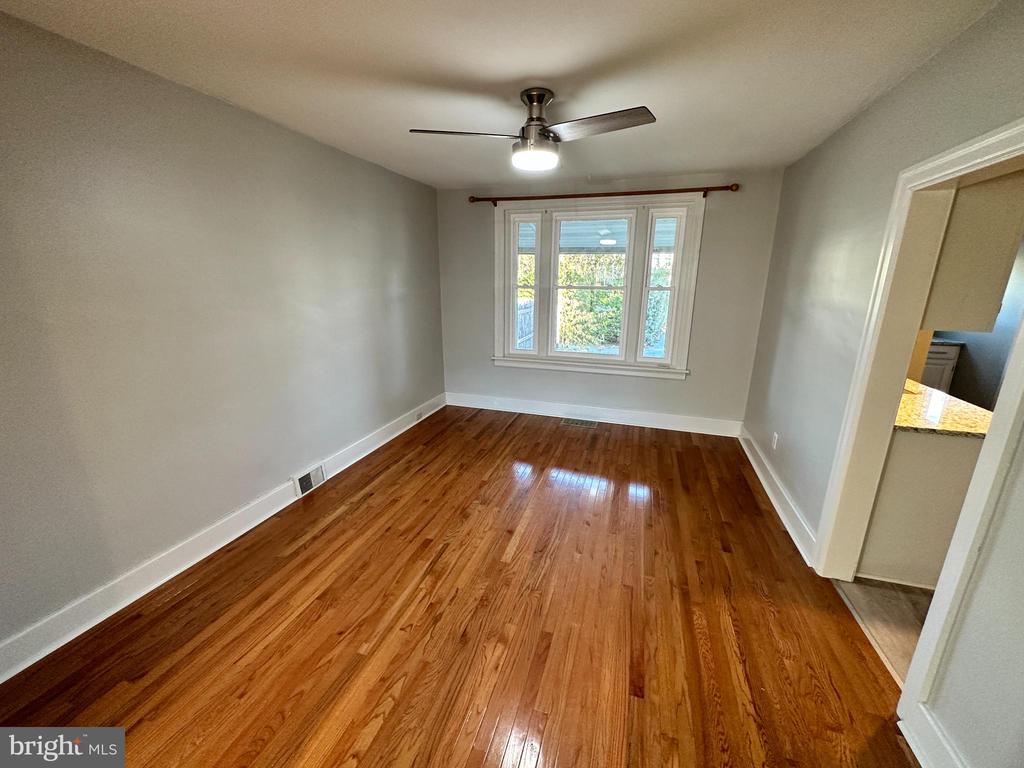 389 OAK TERRACE