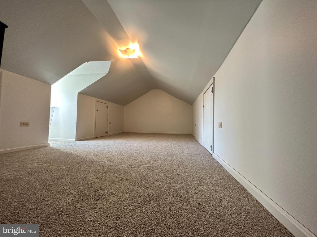 389 OAK TERRACE