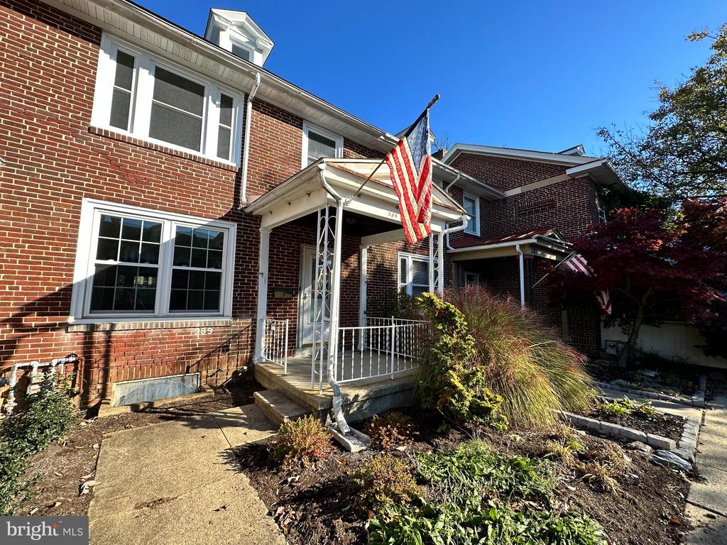 389 OAK TERRACE