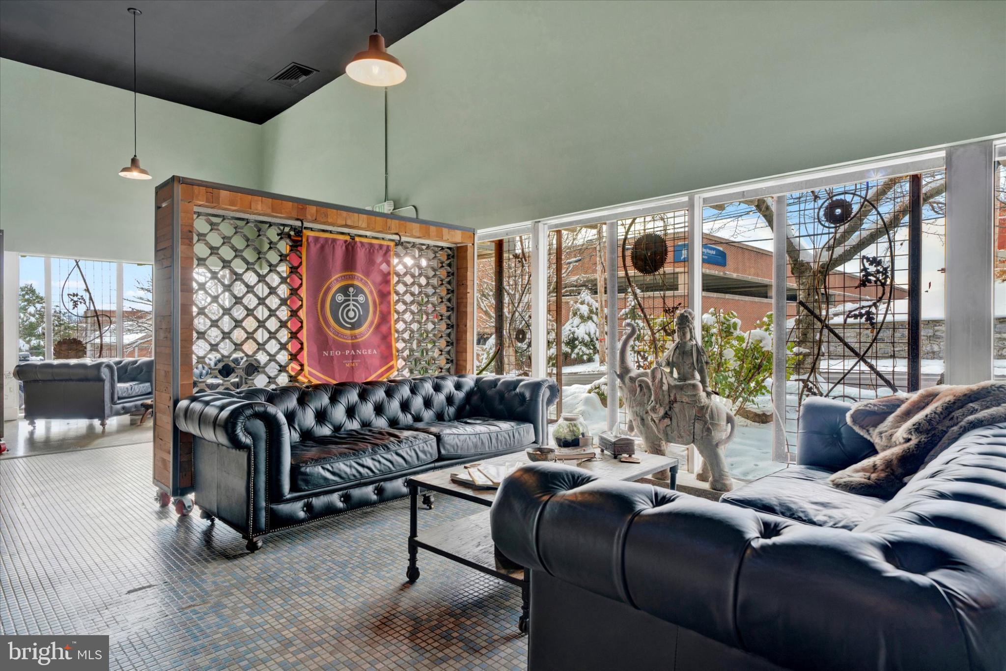 215 S 5TH AVENUE