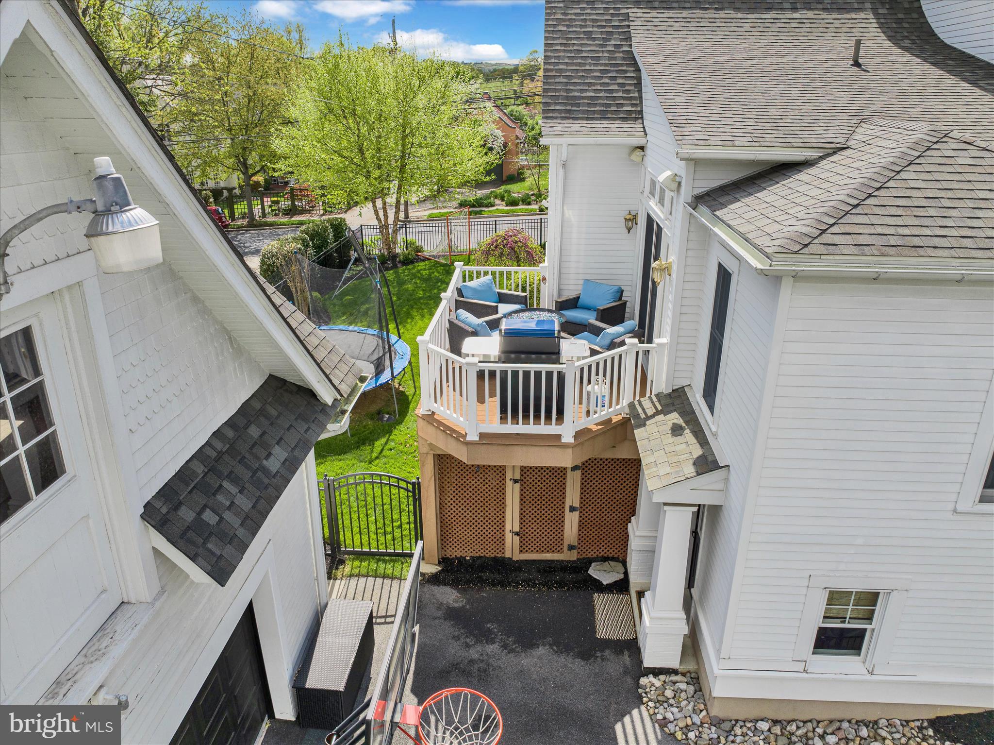 1240 DAUPHIN AVENUE