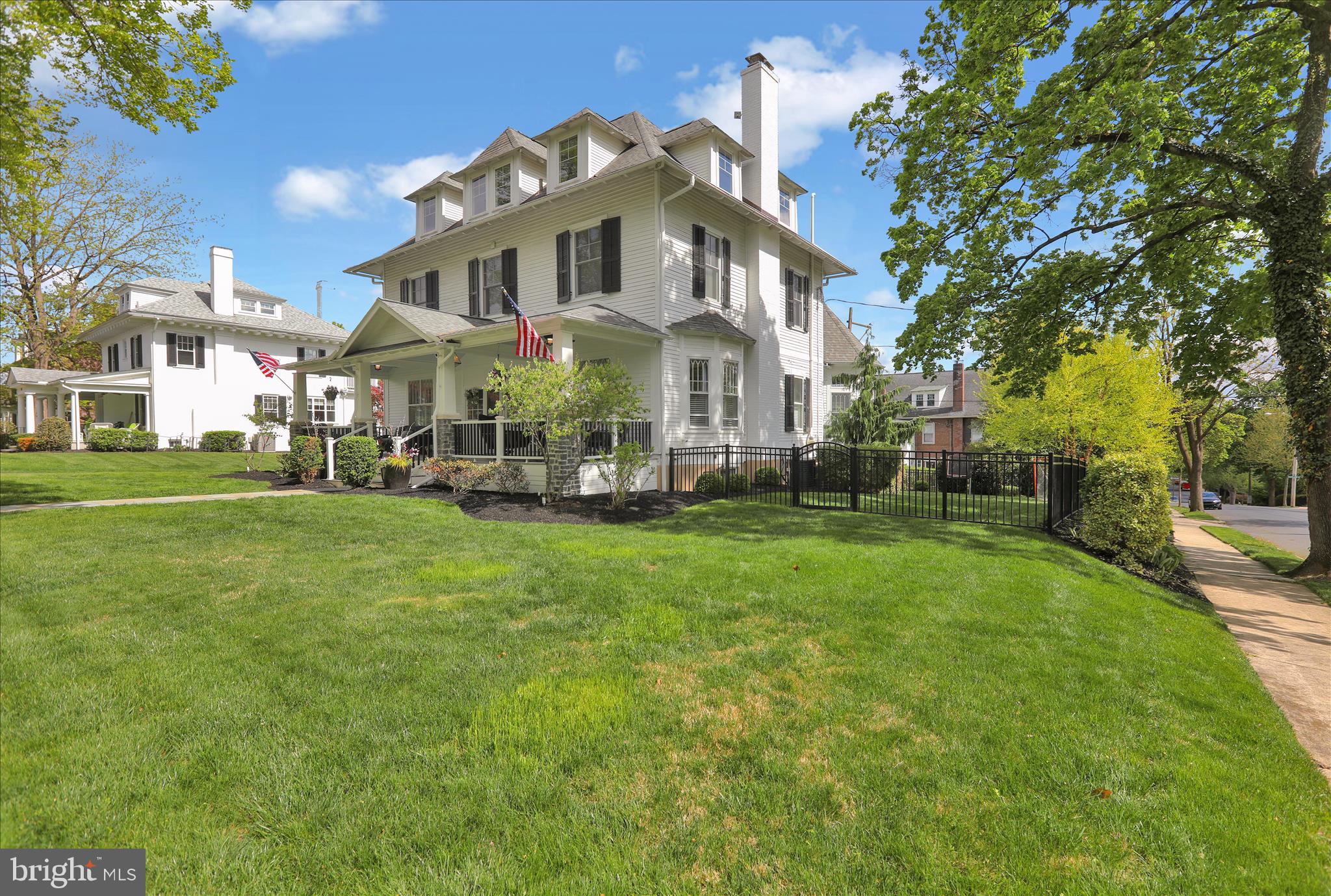 1240 DAUPHIN AVENUE