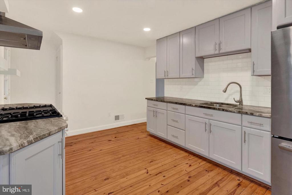 404 SPRUCE STREET
