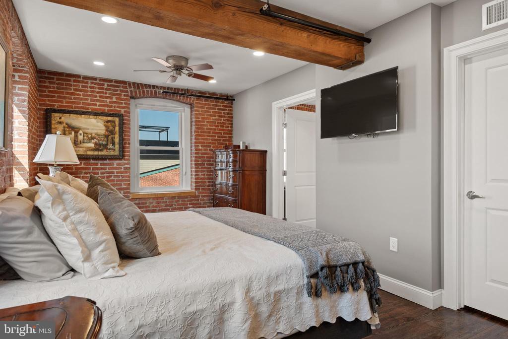 228 E Grant St #2b