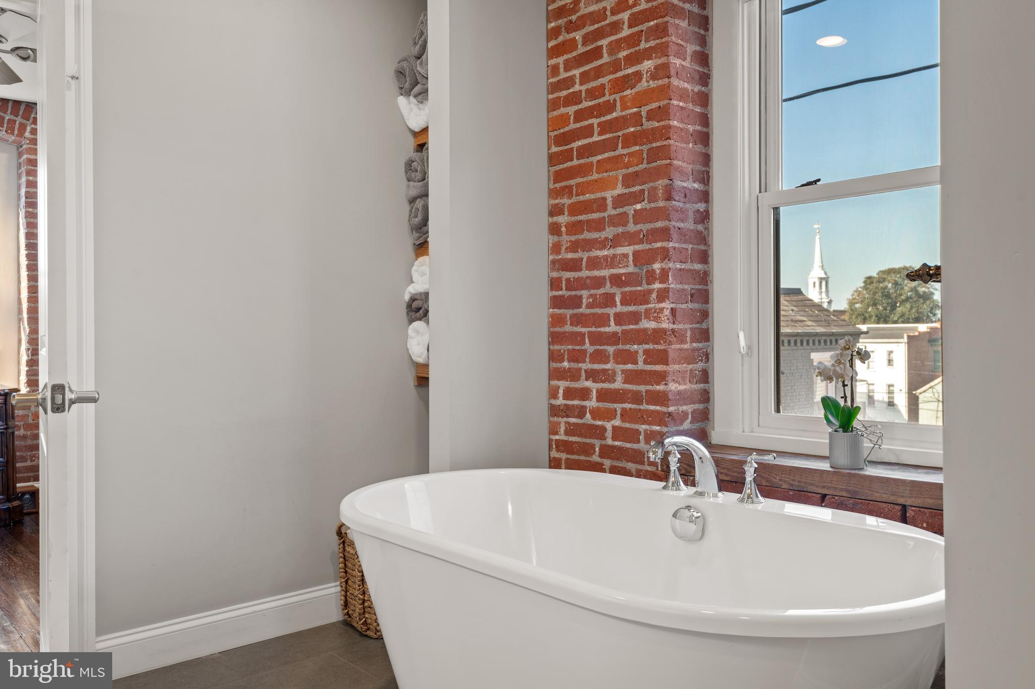 228 E Grant St #2b