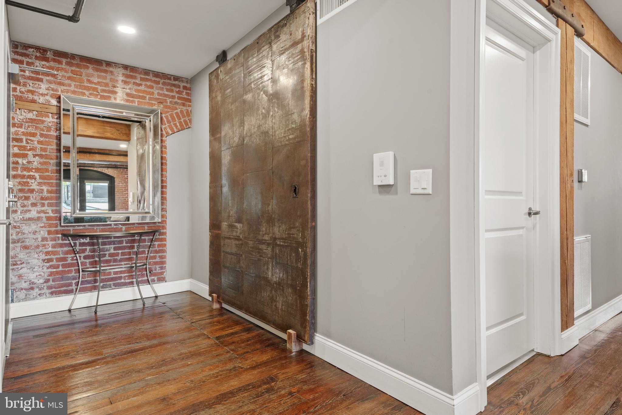 228 E Grant St #2b
