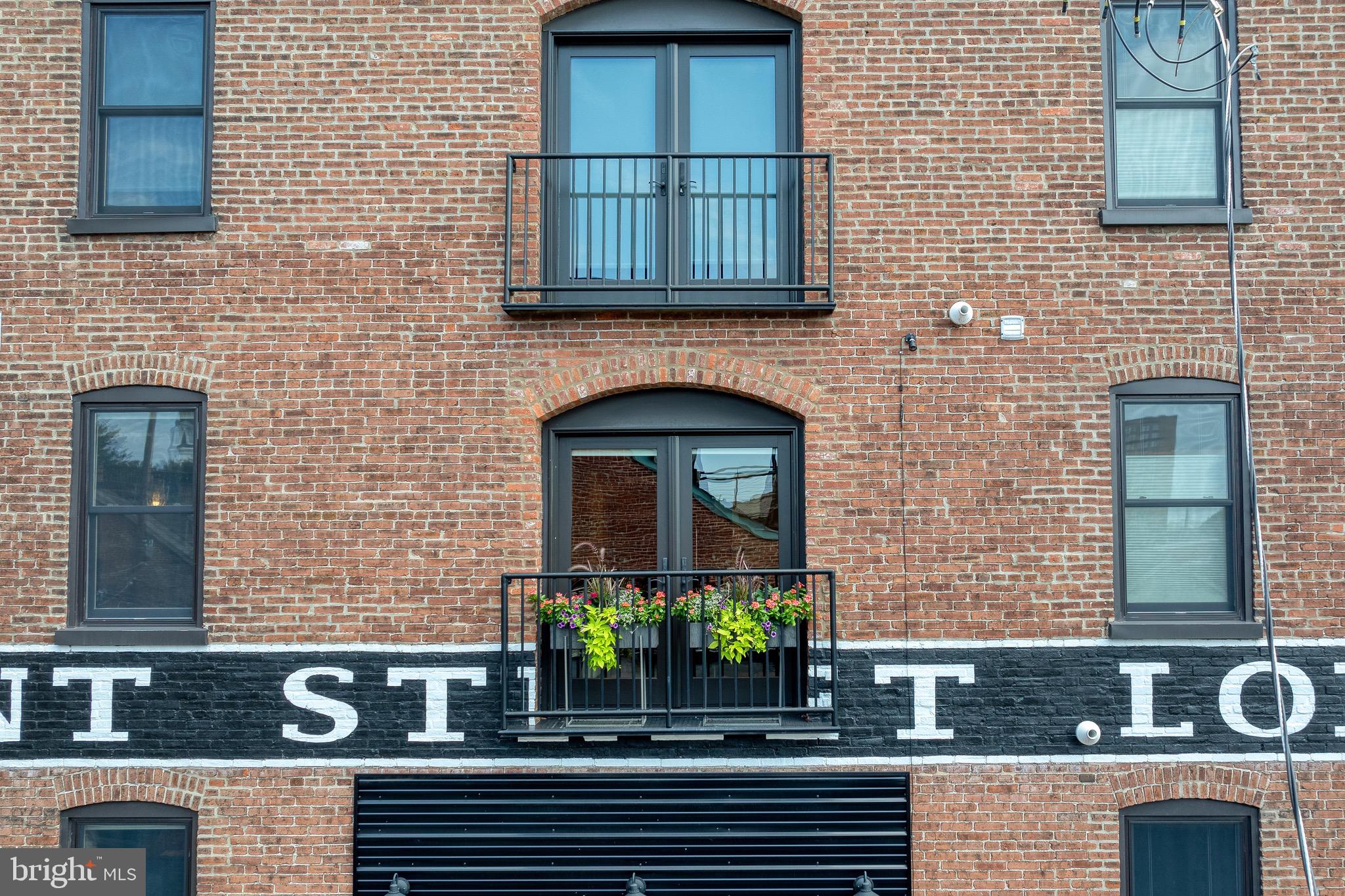 228 E Grant St #2b