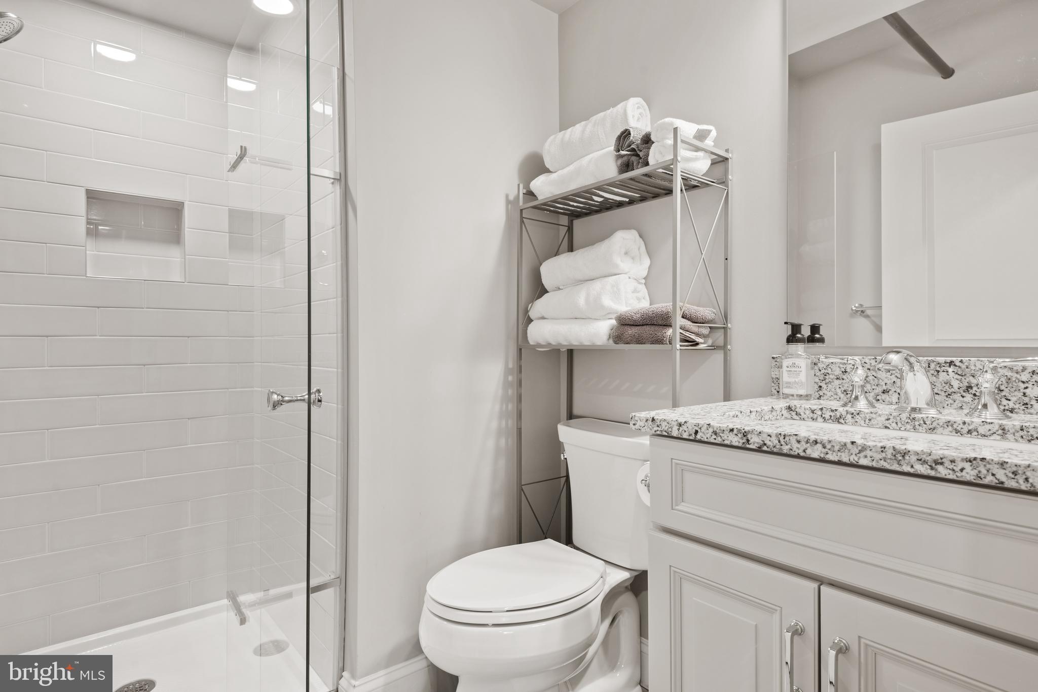228 E Grant St #2b