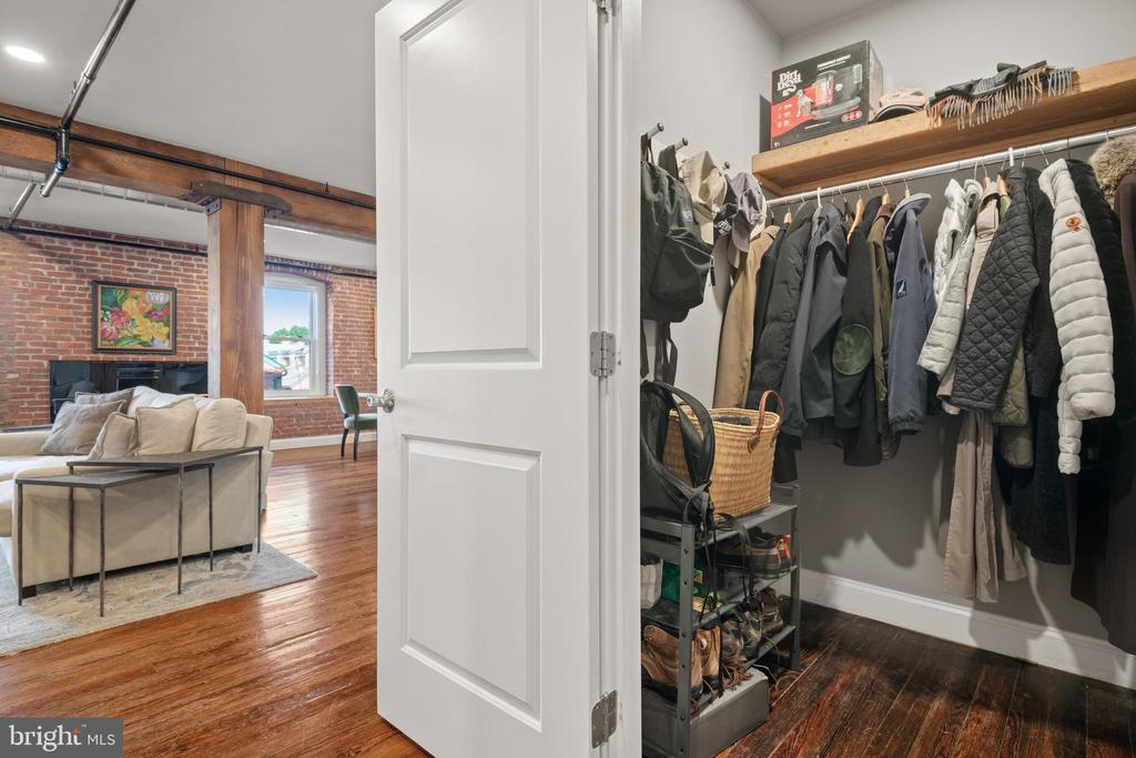 228 E Grant St #2b