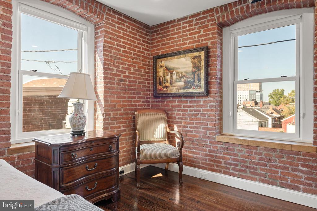 228 E Grant St #2b