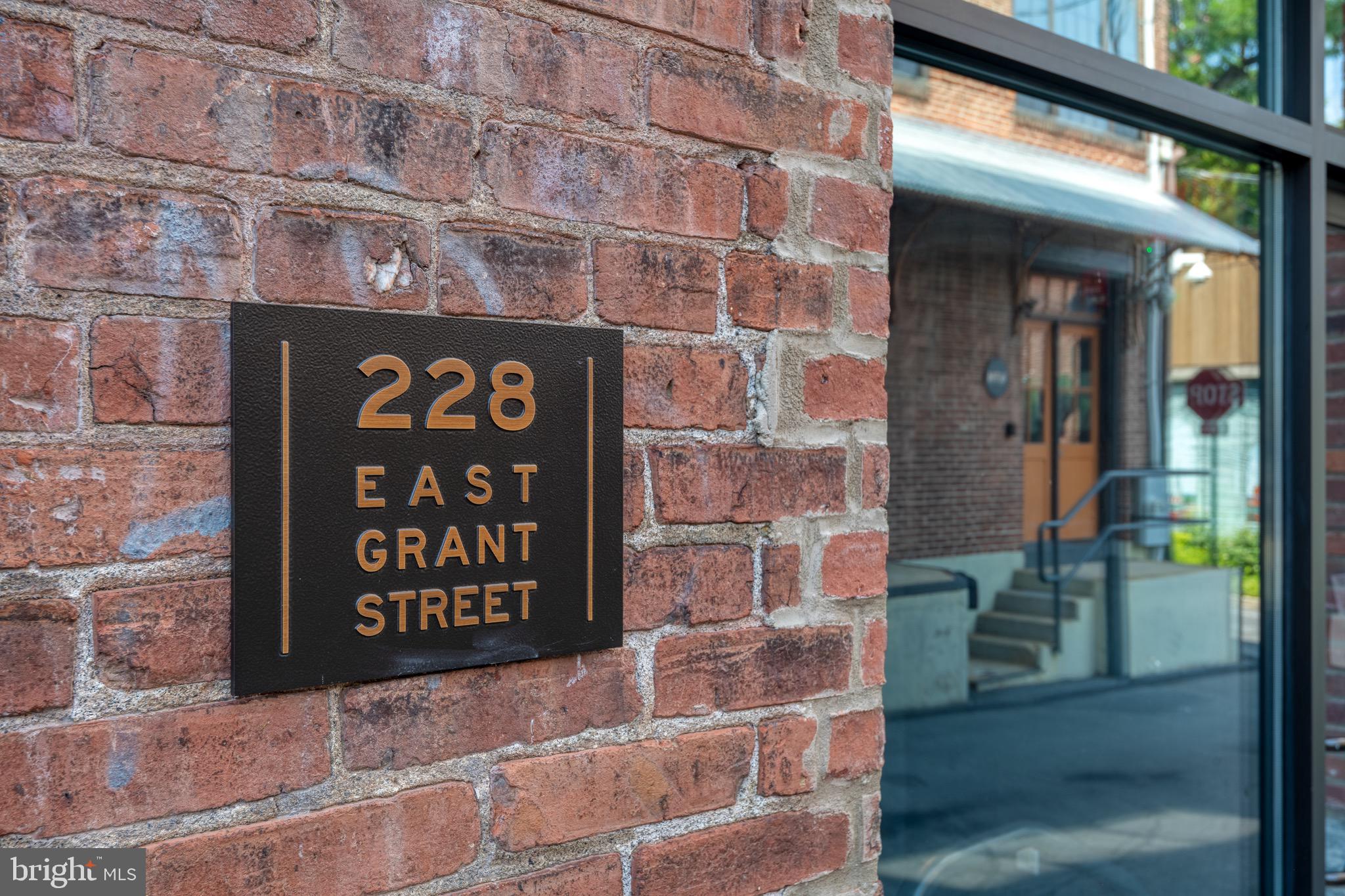 228 E Grant St #2b