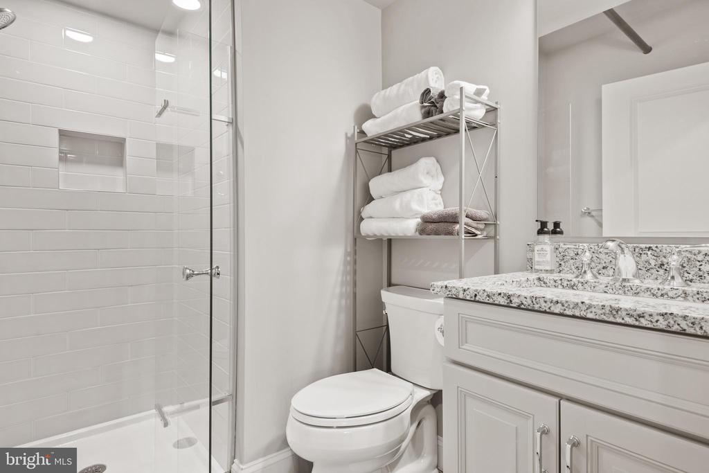 228 E Grant St #2b