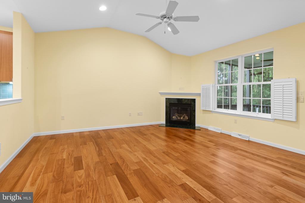 1816 WINDSONG LANE