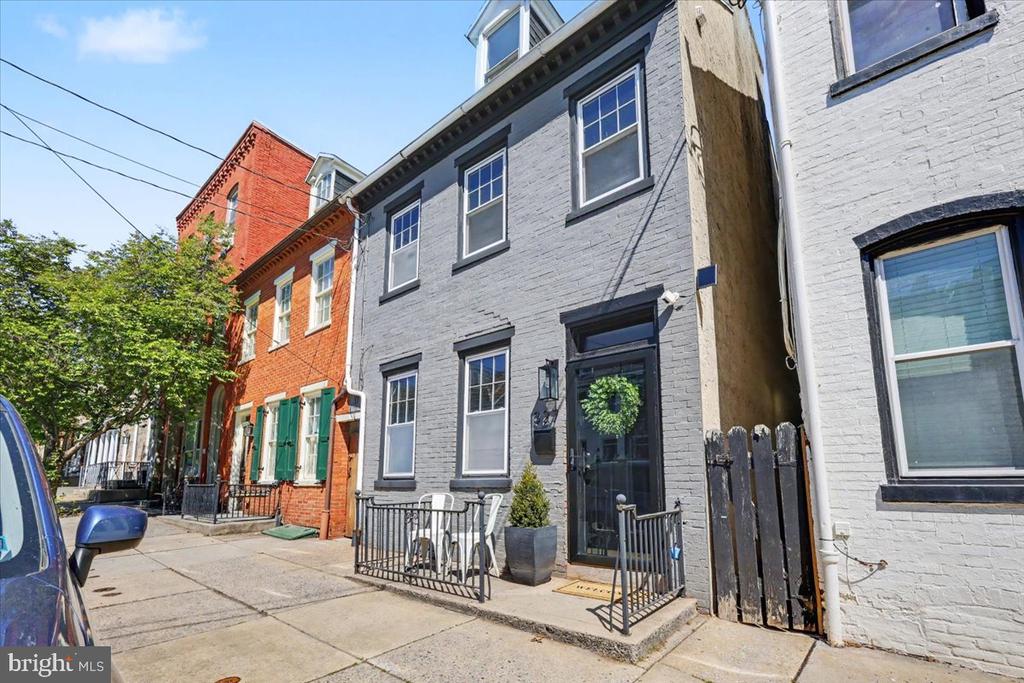 327 E CHESTNUT STREET