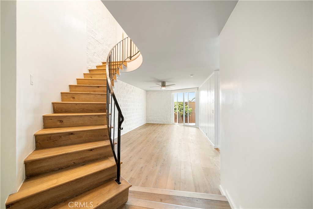 240 W Queen Street 10
