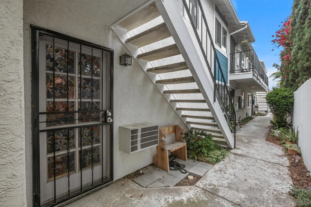 4368 42nd St Unit: 3