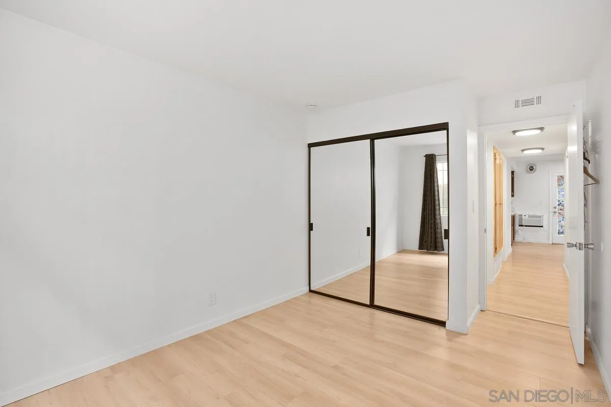 4368 42nd St Unit: 3