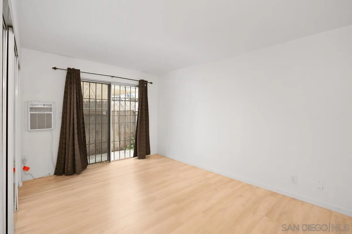 4368 42nd St Unit: 3