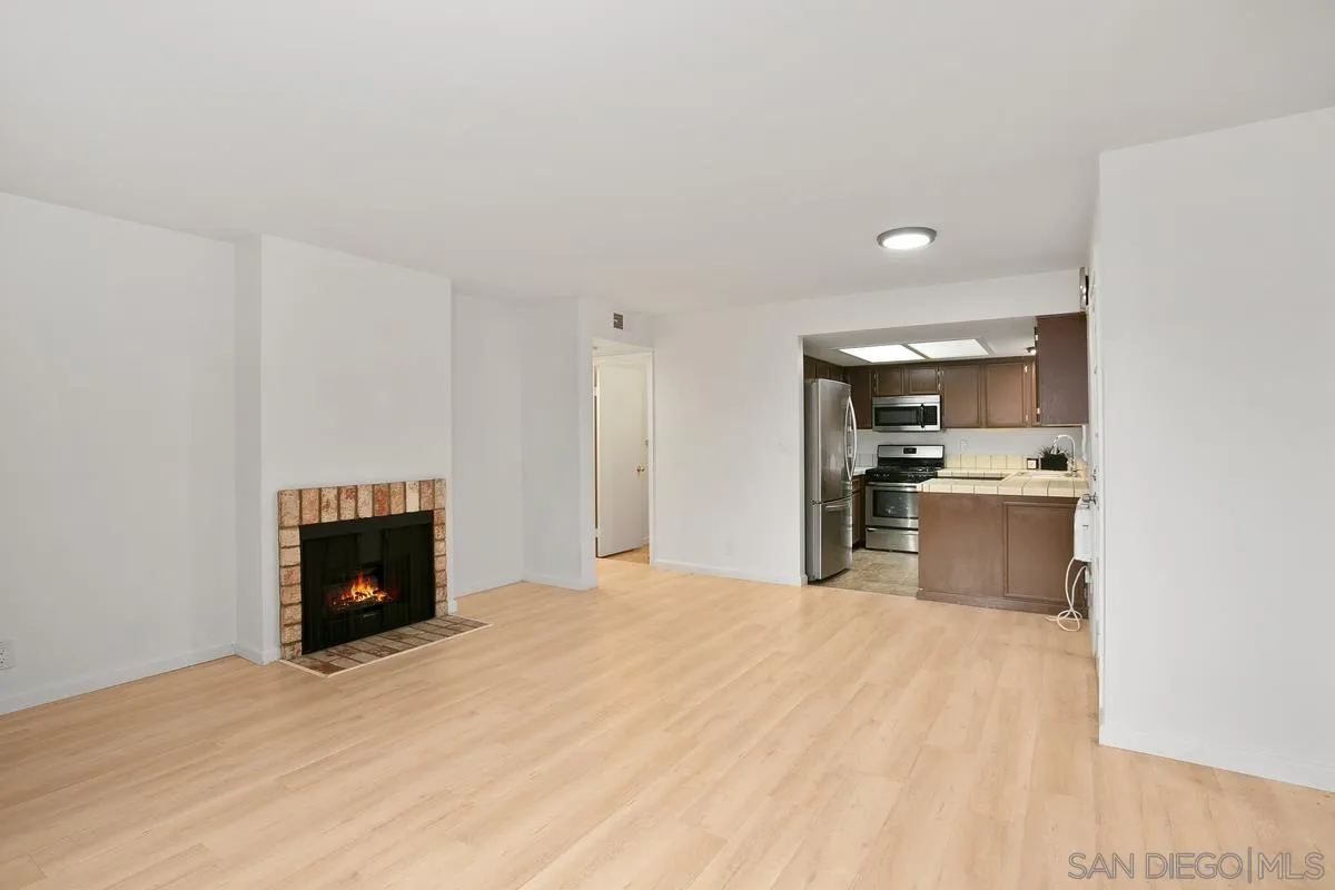 4368 42nd St Unit: 3