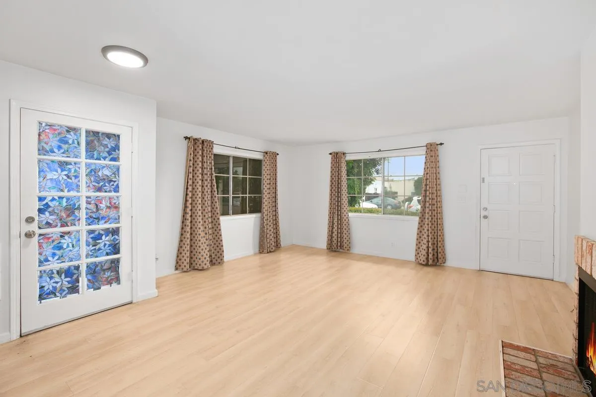 4368 42nd St Unit: 3