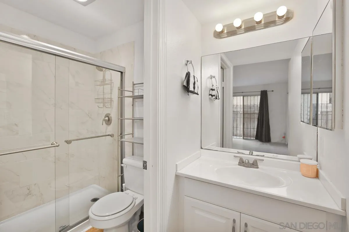 4368 42nd St Unit: 3