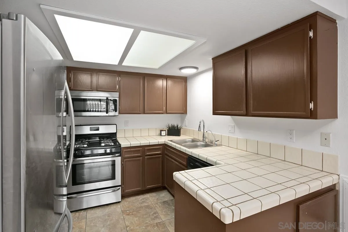 4368 42nd St Unit: 3