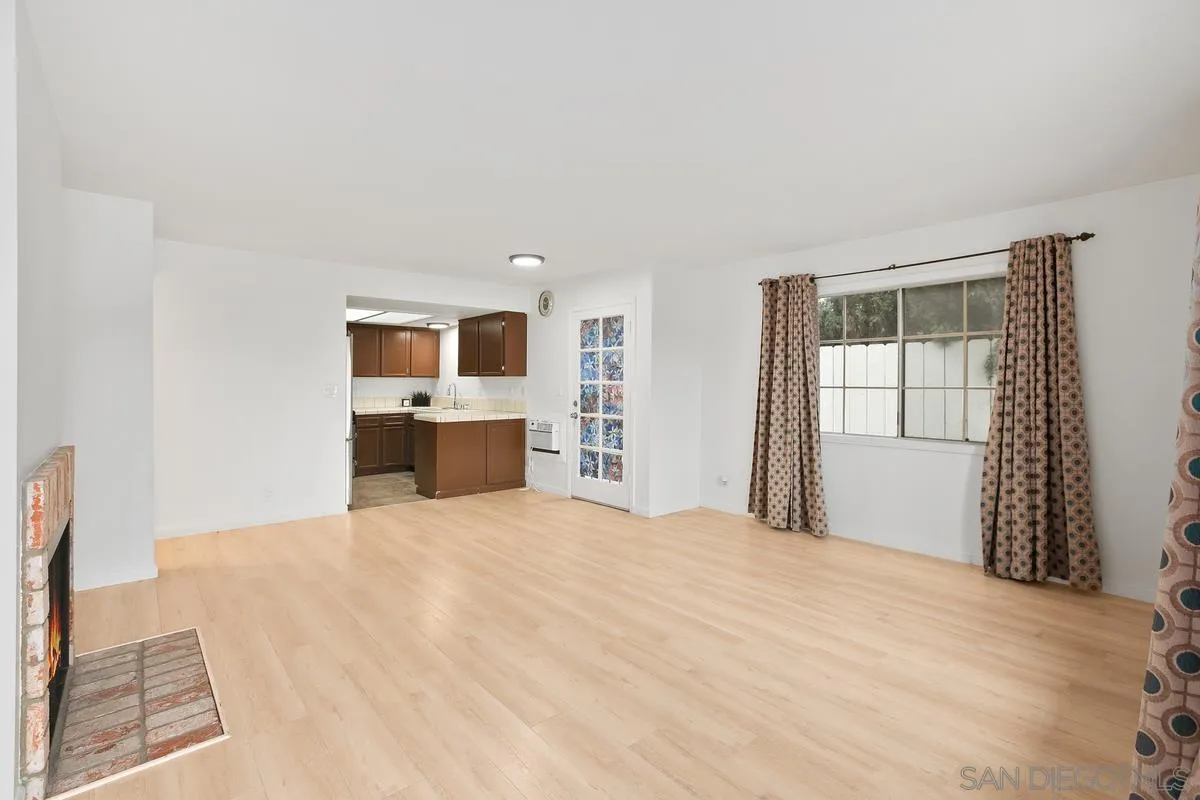 4368 42nd St Unit: 3