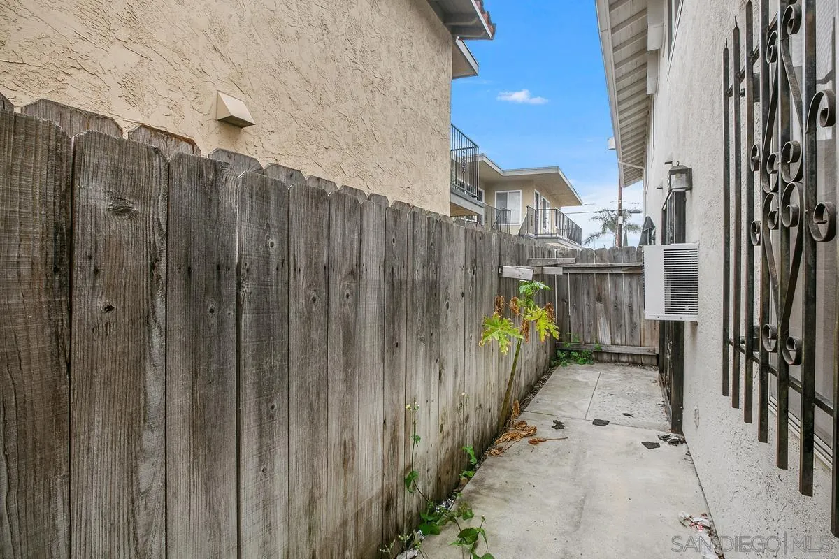 4368 42nd St Unit: 3