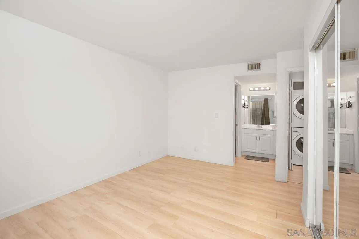 4368 42nd St Unit: 3