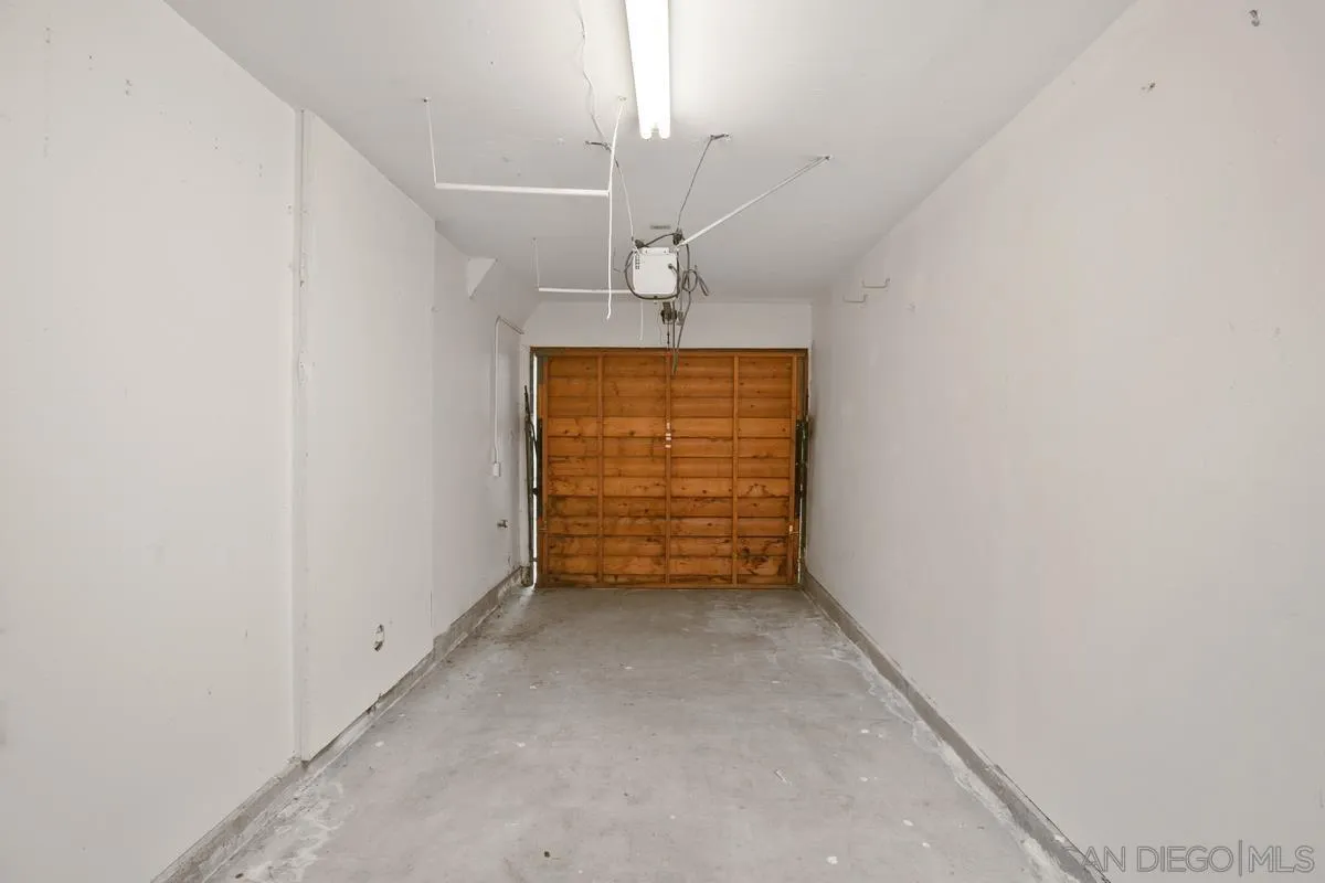 4368 42nd St Unit: 3