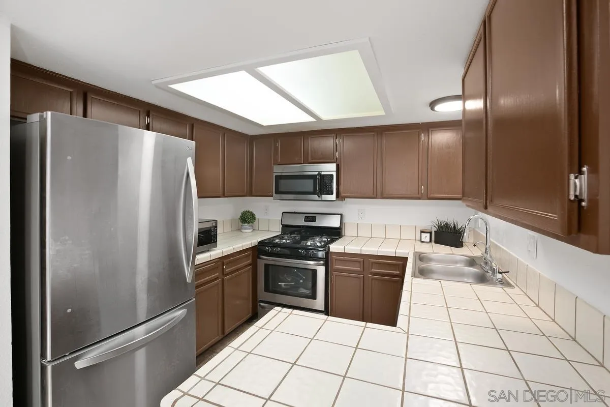 4368 42nd St Unit: 3