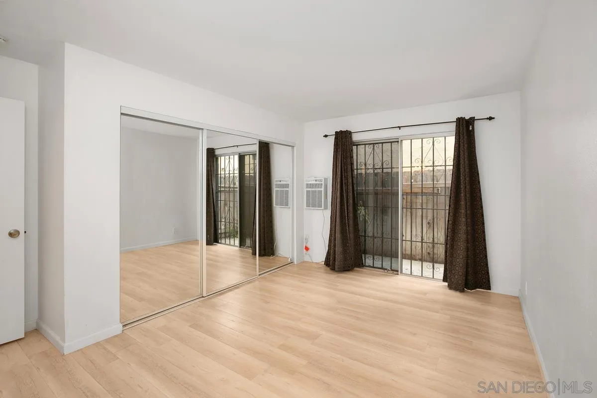 4368 42nd St Unit: 3