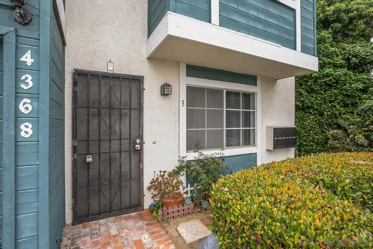 4368 42nd St Unit: 3