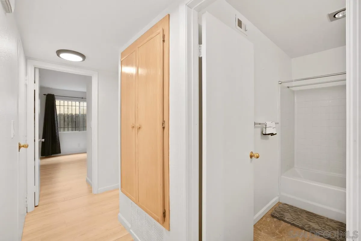 4368 42nd St Unit: 3