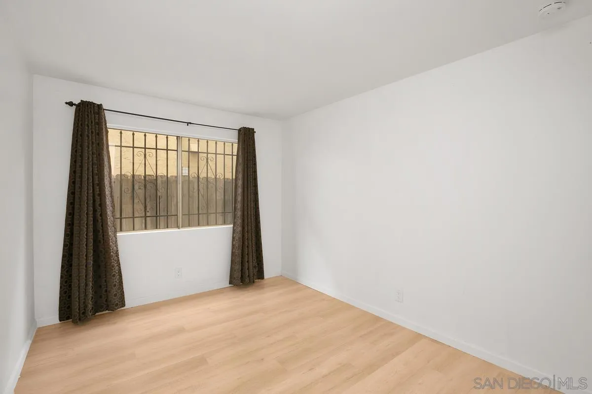 4368 42nd St Unit: 3