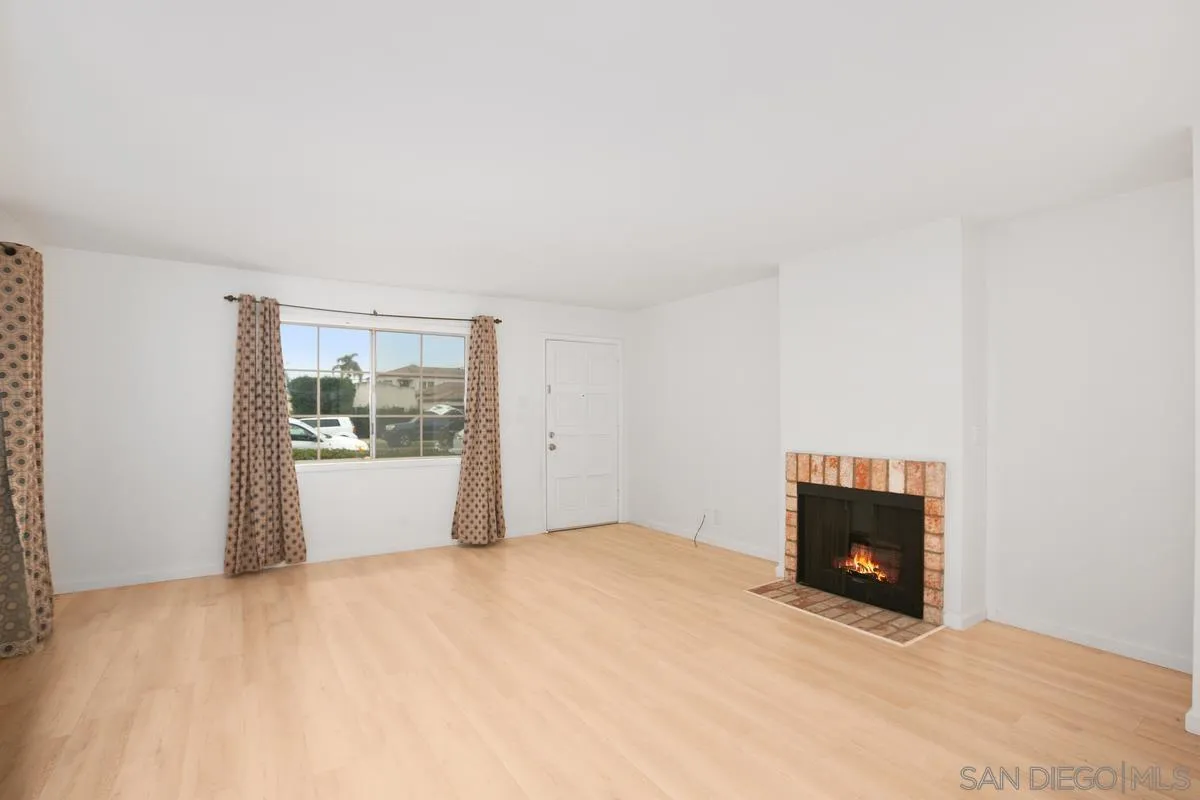 4368 42nd St Unit: 3