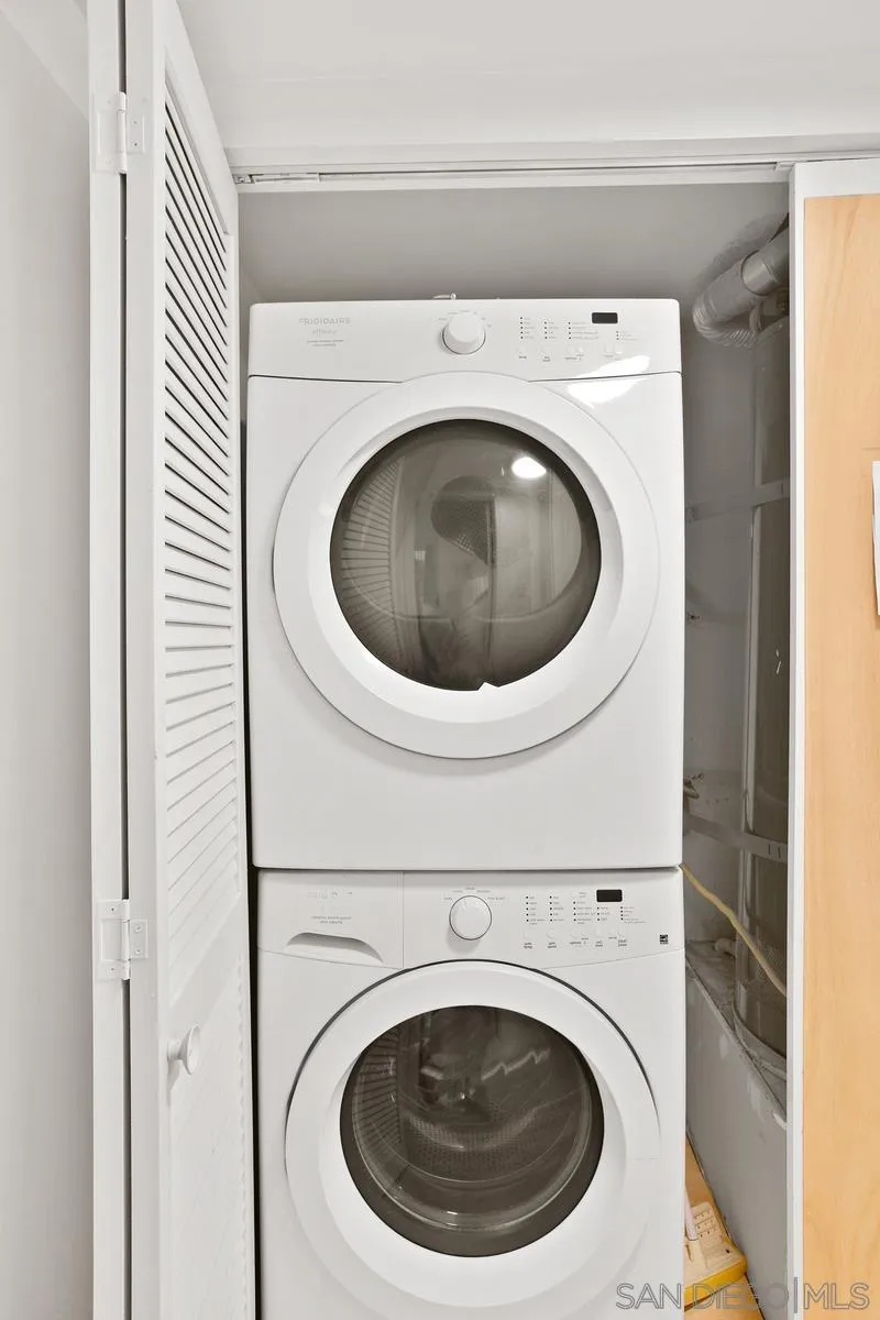 4368 42nd St Unit: 3